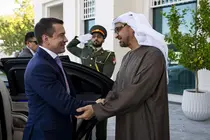 Noboa saluda al presidente de EAU en Abu Dhabi en febrero de 2026. (WAM)
