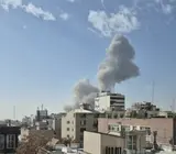 El humo es visible en Teher&aacute;n. (X)