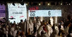 Un momento de la subasta de matr&iacute;culas en dubai. (X)