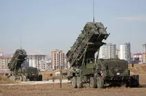 Lanzadores de la bater&iacute;a del Mando de Artiller&iacute;a Antia&eacute;reo en Incirlick, Turqu&iacute;a (foto: Ej&eacute;rcito de Tierra de Espa&ntilde;a).