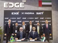 Un momento de la firma del contrato entre Edge e Indra con Brasil. (WAM)