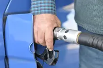 La medida podr&iacute;a contribuir a reducir los elevados precios del petr&oacute;leo y la gasolina. (pxhere.com)