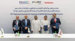 Un momento de la firma del acuerdo de la nueva desalinizadora en Fujairah. (Fuente externa)