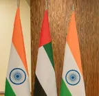 Banderas EAU e India. (X)