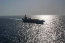 El USS Abraham Lincoln (CVN 72) en el mar Ar&aacute;bigo. (@CENTCOM)