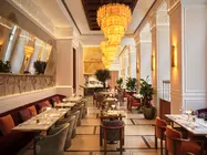 Espectacular sal&oacute;n de 99 Sushi Bar en The St Regis Budapest. (Cedida)