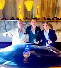 Jaime Casta&ntilde;eda, CEO de Ninety Nine SB Investment LLC, junto a los hermanos Fernando y Pedro de Le&oacute;n, fundadores de los restaurantes 99 Sushi Bar en Espa&ntilde;a, en la inauguraci&oacute;n del nuevo restaurante de la exitosa marca de cocina japonesa contempor&aacute;nea en Buedapest. (Cedida)