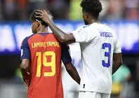 El defensa de la Liga emirat&iacute; junto a Yamal. (Fuente externa)