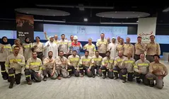Trabajadores de la refiner&iacute;a de al&uacute;mina de Al Taweelah. (WAM)