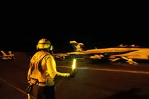 Estados Unidos realiza
operaciones de vuelo nocturnas a bordo del USS George H.W. Bush. (Centcom)