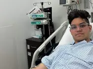 Alejandro Montoya en la habitaci&oacute;n del hospital en Dub&aacute;i. (Cedida)