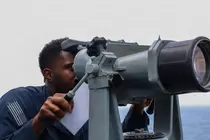 La Marina de Estados Unidos permanece enfocada y vigilantes a bordo del destructor de misiles guiados USS John Finn. (Centcom)
