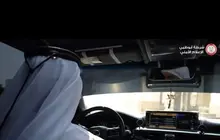 Un emirat&iacute; dentro de su coche. (Instagram)