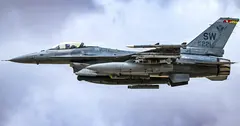 Un avi&oacute;n de combate F-16 de la Fuerza A&eacute;rea de EEUU. (Centcom)