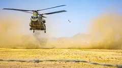 Un helic&oacute;ptero CH-47 Chinook del Ej&eacute;rcito de EEUU en Oriente Medio. (Centcom)