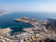 El puerto de Khorfakkan en el emirato de Sharjah. (WAM)