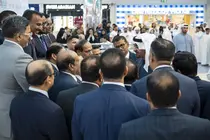 El presidente de Emiratos &Aacute;rabes, durante la visita protagonizada a un centro comercial de Lulu en Abu Dhabi. (WAM)