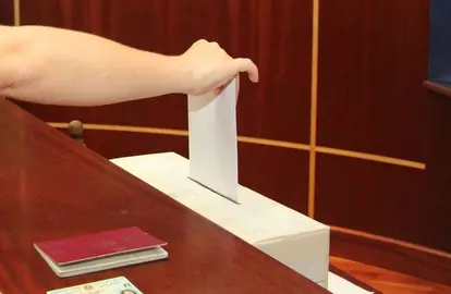 Espa&ntilde;ola vota en las elecciones al Consejo de Residentes Espa&ntilde;oles en Emiratos &Aacute;rabes. (EL CORREO)