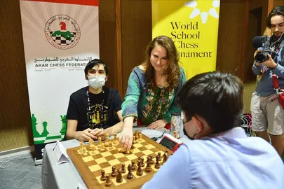 Momento del saque de honor por parte de Judit Polgar.(@expospain2020)