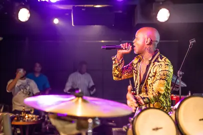 Willy William en la actuación del Palazzo Versace (Alex R)