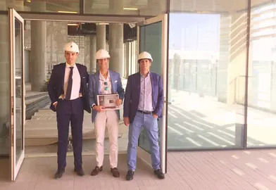 Jaime Castañeda y los hermanos Fernando y Pedro de León cuando, hace seis años, se iniciaba el 
proyecto de 99 Sushi Bar Abu Dhabi. (Cedida)