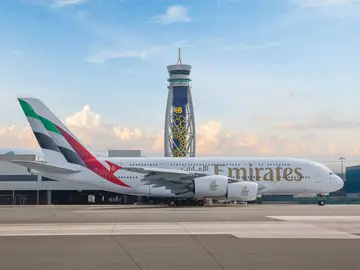Un avi&oacute;n de Emirates en el Aeropuerto Internacional de Dubai. (Emirates)