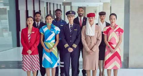 Profesionales de Emirates Group. (WAM)