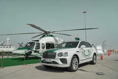 policía de Dubai coche