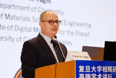 El Nobel Omar Yaghi durante una intervenci&oacute;n. (X)