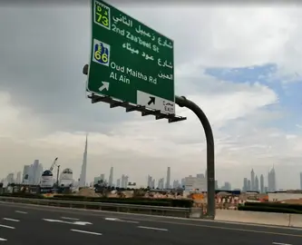 Se&ntilde;alizaci&oacute;n de carretera de Al Ain en Dubai. (EL CORREO)