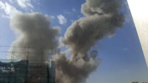 Humo en el cielo de Ir&aacute;n. (X)