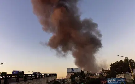 Columna de humo en Beirut. (X)