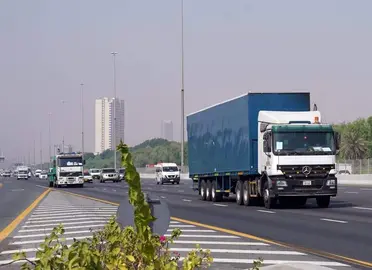 Un cami&oacute;n en Dubai. (WAM)