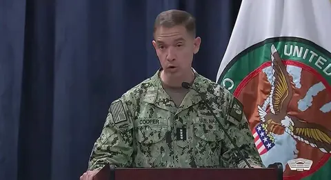 Brad Cooper durante la rueda de prensa. (X)