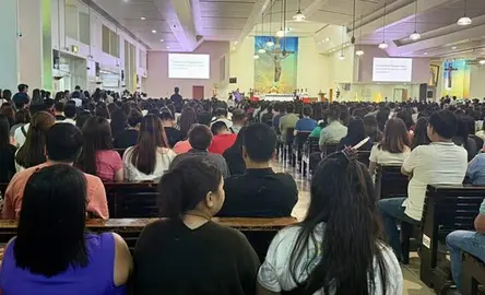 Asistentes a la misa filipina en Dubai. (Fuente externa)