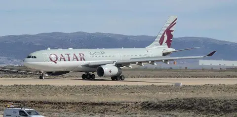 Un avi&oacute;n de Qatar en el aeropuerto de Teruel. (X)