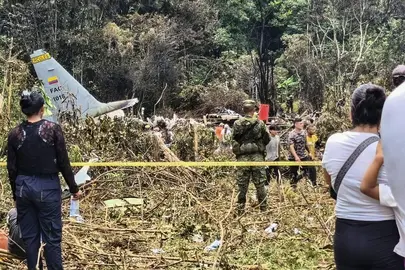 Restos del avi&oacute;n siniestrado en Colombia. (WAM)