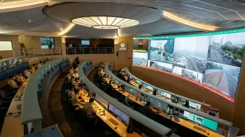 El equipo garantiza una respuesta r&aacute;pida a las llamadas recibidas a trav&eacute;s del 999, evaluando r&aacute;pidamente los incidentes y dirigiendo las patrullas. (WAM)