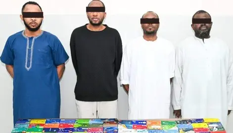 La Polic&iacute;a de Sharjah difundi&oacute; esta imagen de la banda detenida.