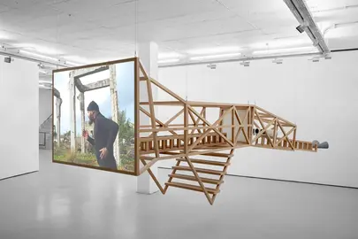 Obra en la Bienal de Sharjah. (WAM)