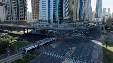 Vista a&eacute;rea del nuevo puente en  Dubai. (WAM)