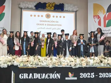 Los estudiantes graduados del Spa&ntilde;ish School of Abu Dhabi. (EL CORREO)