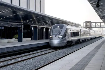 Un tren de Etihad Rail en una estaci&oacute;n de EAU. (WAM)