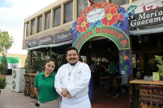 El chef Ernesto Cab Vera y la manager del restaurante. (E.C.)