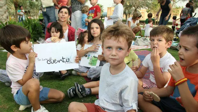 Cita con 'La hora del cuento' en Al Barsha Park. (EL CORREO)