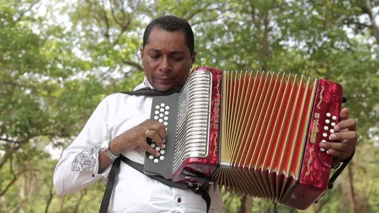 El artista colombiano Hugo Carlos Granados