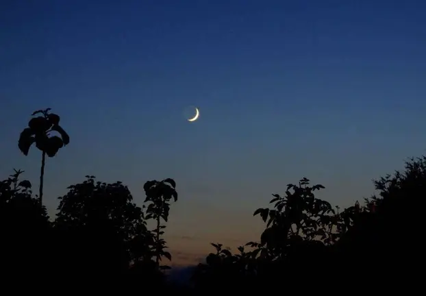 La observaci&oacute;n de la luna en cuarto creciente marca el inicio del Ramad&aacute;n. (EL CORREO)