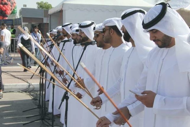 Las danzas tradicionales también estuvieron presentes en la etapa con final en Ras Al Khaimah. (EL CORREO DEL GOLFO)