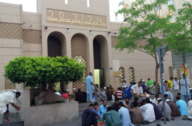 Mezquita de Dubai durante el Iftar. (EL CORREO)
