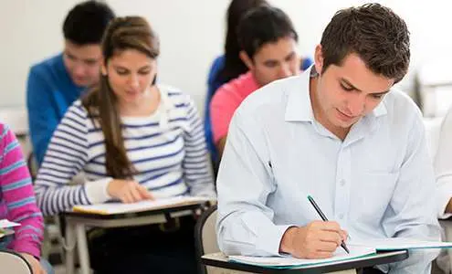 J&oacute;venes espa&ntilde;oles. (Fuente externa)